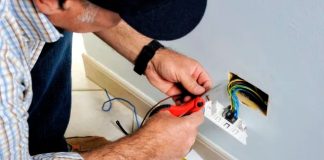 Pueden pasar cables de luz y de red/internet por el mismo tubo?